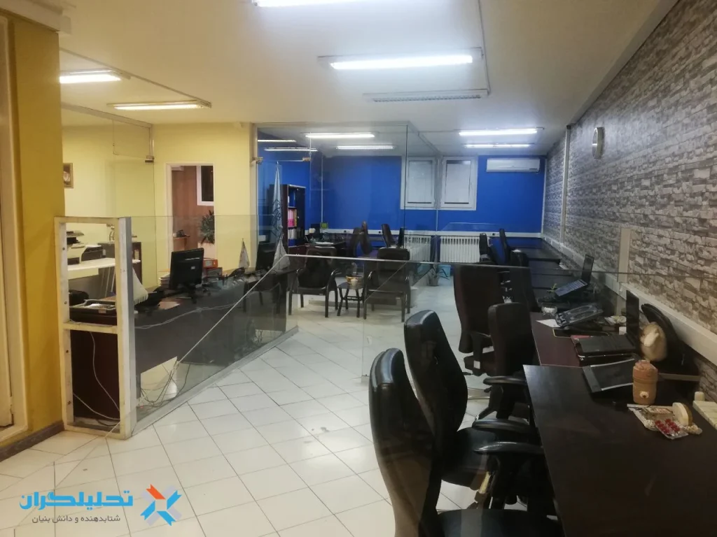 میز اشتراکی در فضای کار اشتراکی