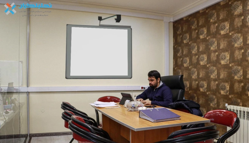 فضای کار اشتراکی شتابدهنده تحلیلگران